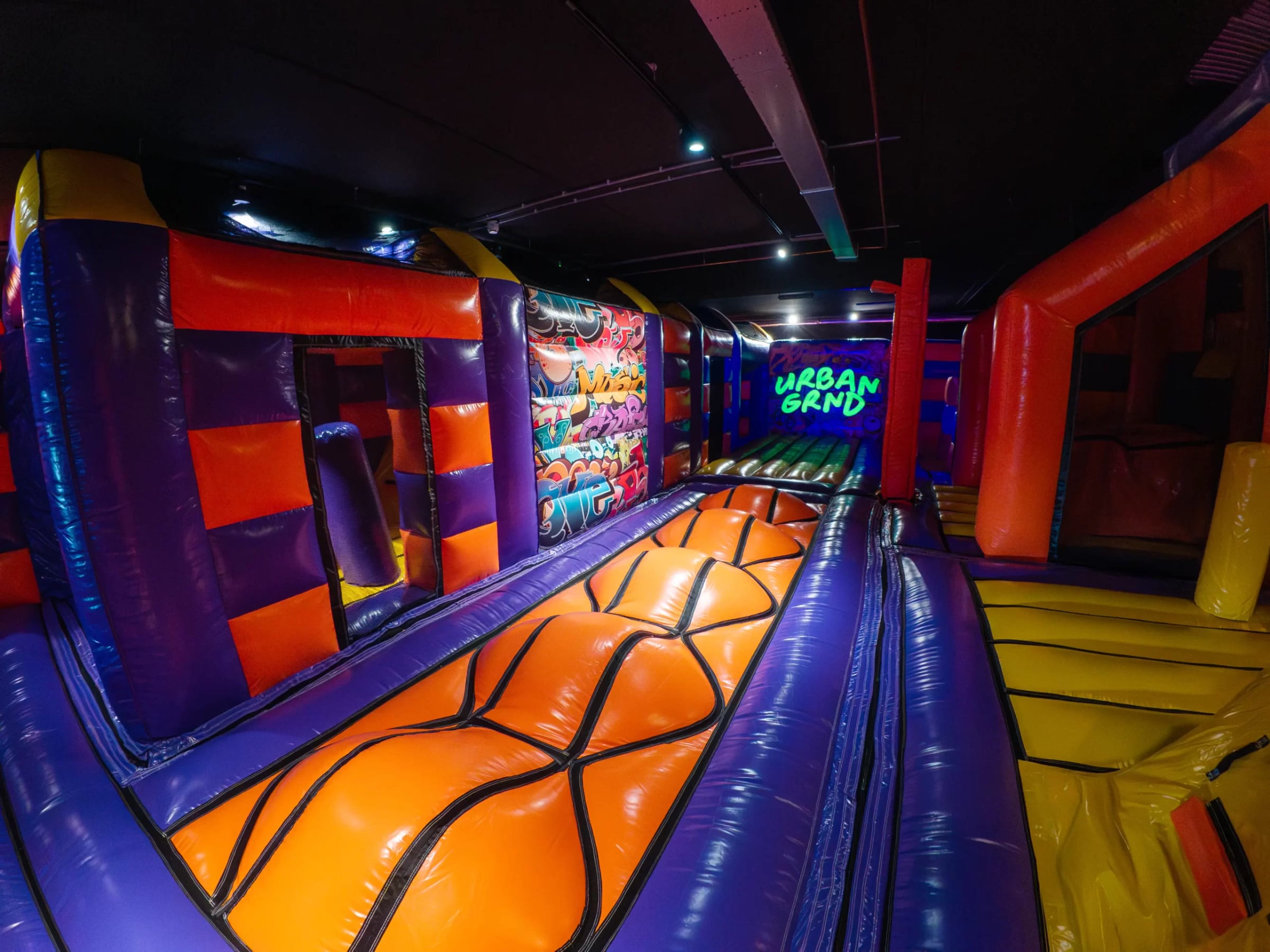 Indoor-Freizeitpark Emmen (NL) bij Urban GRND